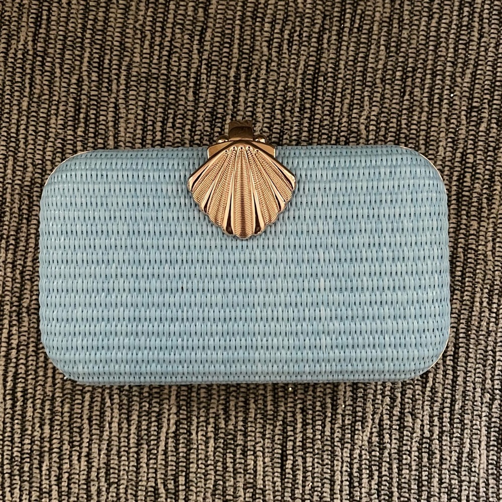 Tommy Bahama Light Blue Woven Shell Clasp Crossbody Bag with detachable chain - Picture 3 of 7